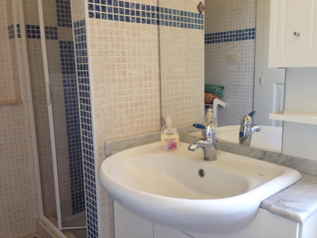 B&B Mar Tirreno Барчеллона-Поццо-ди-Готто Номер фото